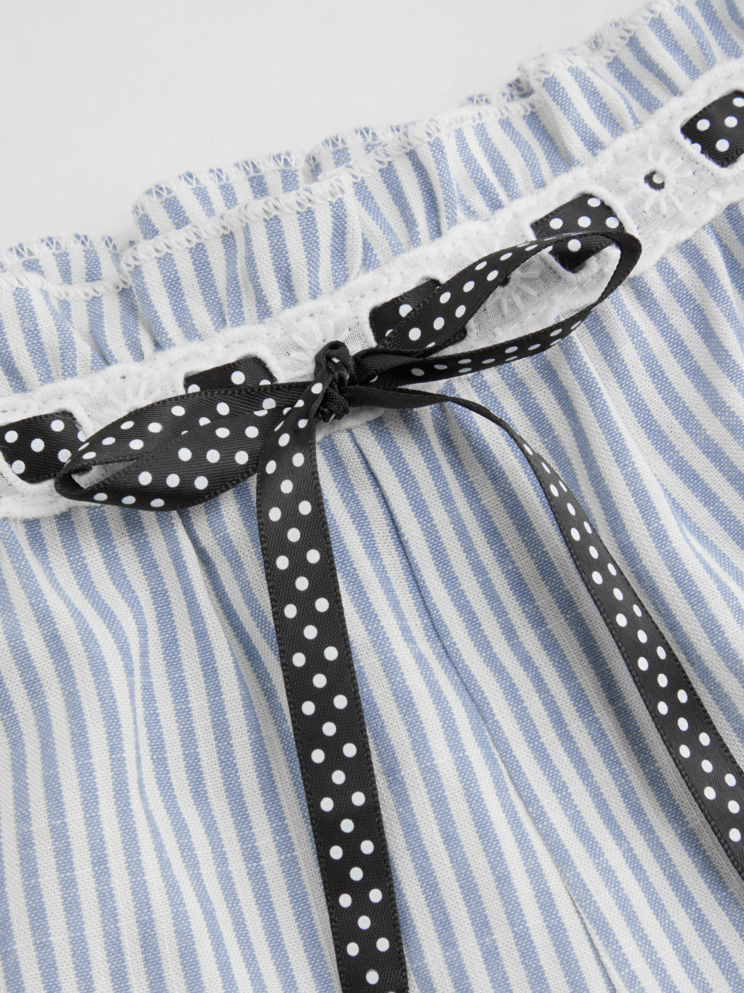 Pantaloncini da casa micro a gamba larga con bordi a lattuga annodati a righe a vita bassa