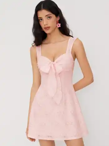 Mini-Kleid mit Spitze, Herzausschnitt und Schleife