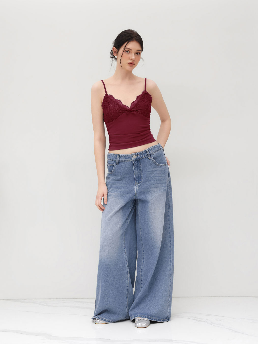 V-Ausschnitt Solid Spitzen-Rusche-Cami-Oberteil