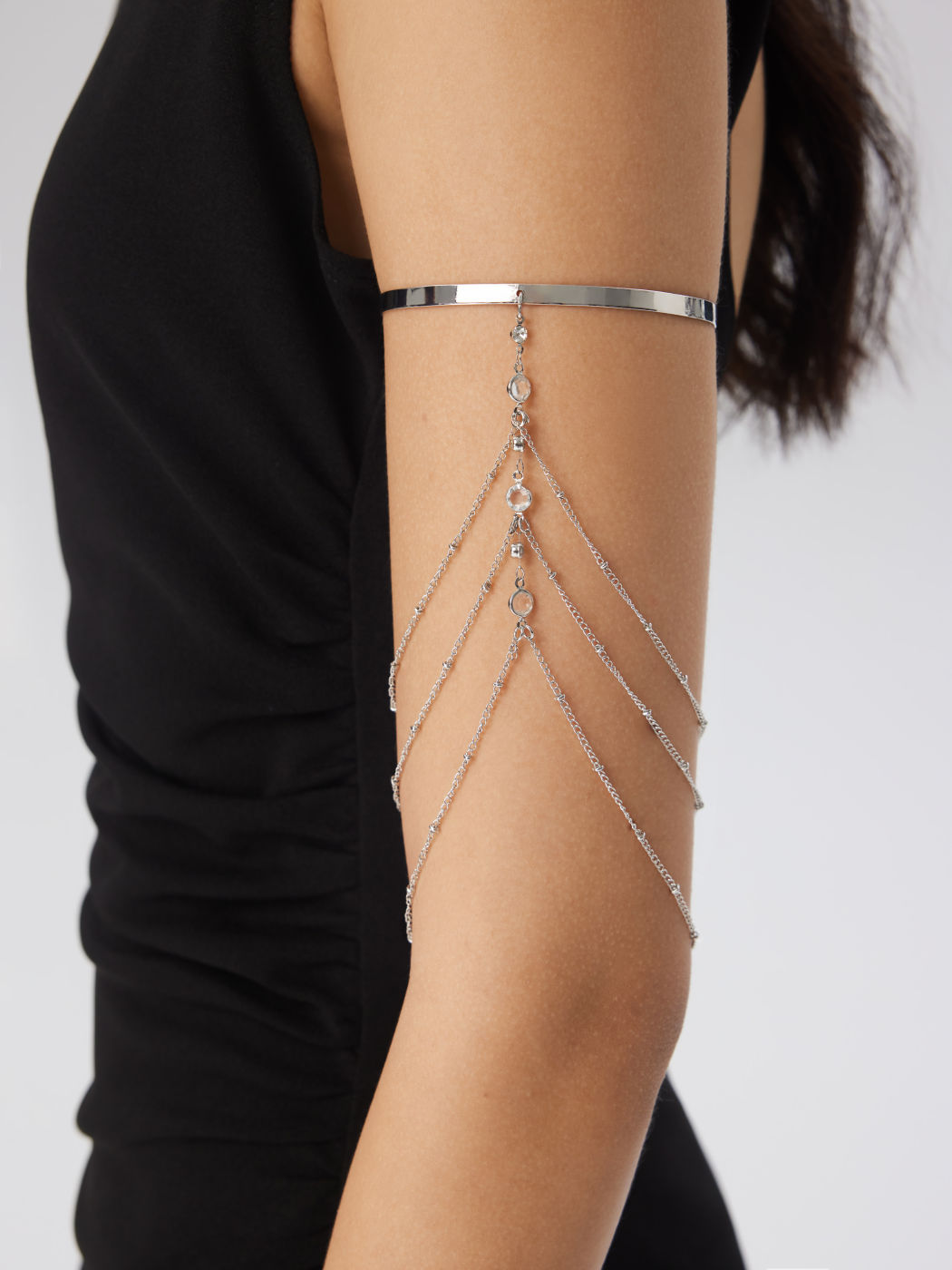 BRACCIALE DA BRACCIO APERTO MULTISTRATO CON CATENA DECORATA CON STRASS
