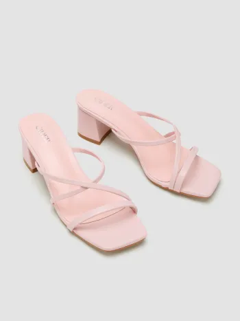 Sandalen mit breiten Riemen und dickem Absatz