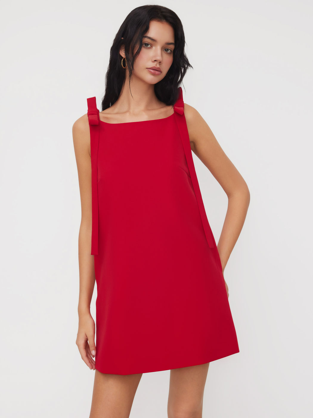 Mini-Kleid mit quadratischem Hals, Schleife und Taschen