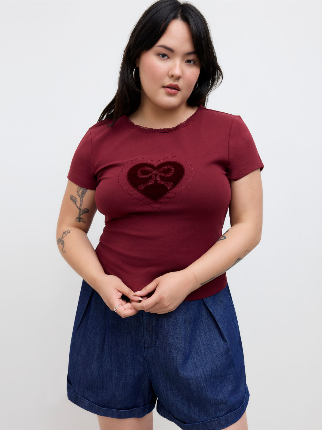 Baumwollmischung Schleifenherz Spitze beschnittene geriffelte T-Shirt Kurve & Plus