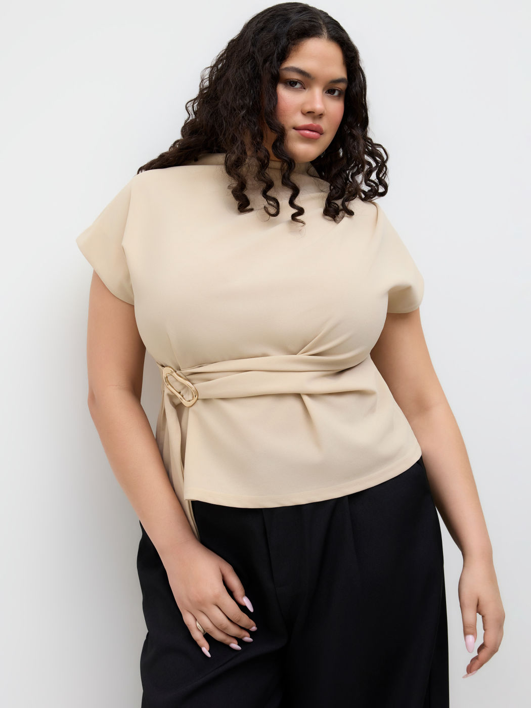 Top con cintura arricciata con cintura e collo alto Curve & Plus