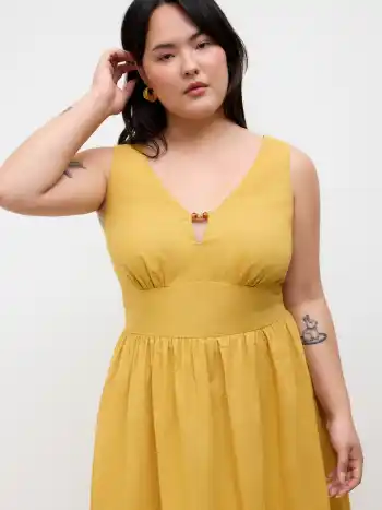 Leinenmischung V-Ausschnitt perlmuttierte Ausschnitte Rüschen Midikleid Kurve & Plus