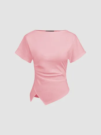 Baumwollmischung-T-Shirt mit Bootsausschnitt, Rüschen und asymmetrischem Saum
