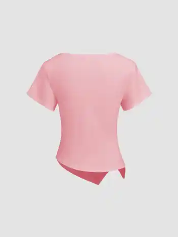 Baumwollmischung-T-Shirt mit Bootsausschnitt, Rüschen und asymmetrischem Saum