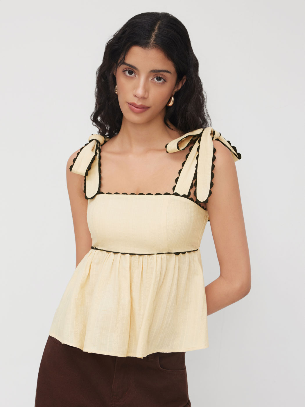 Top Cami Corto Oversize con Scollo Quadrato e Bordatura a Contrasto in Cotone 100%