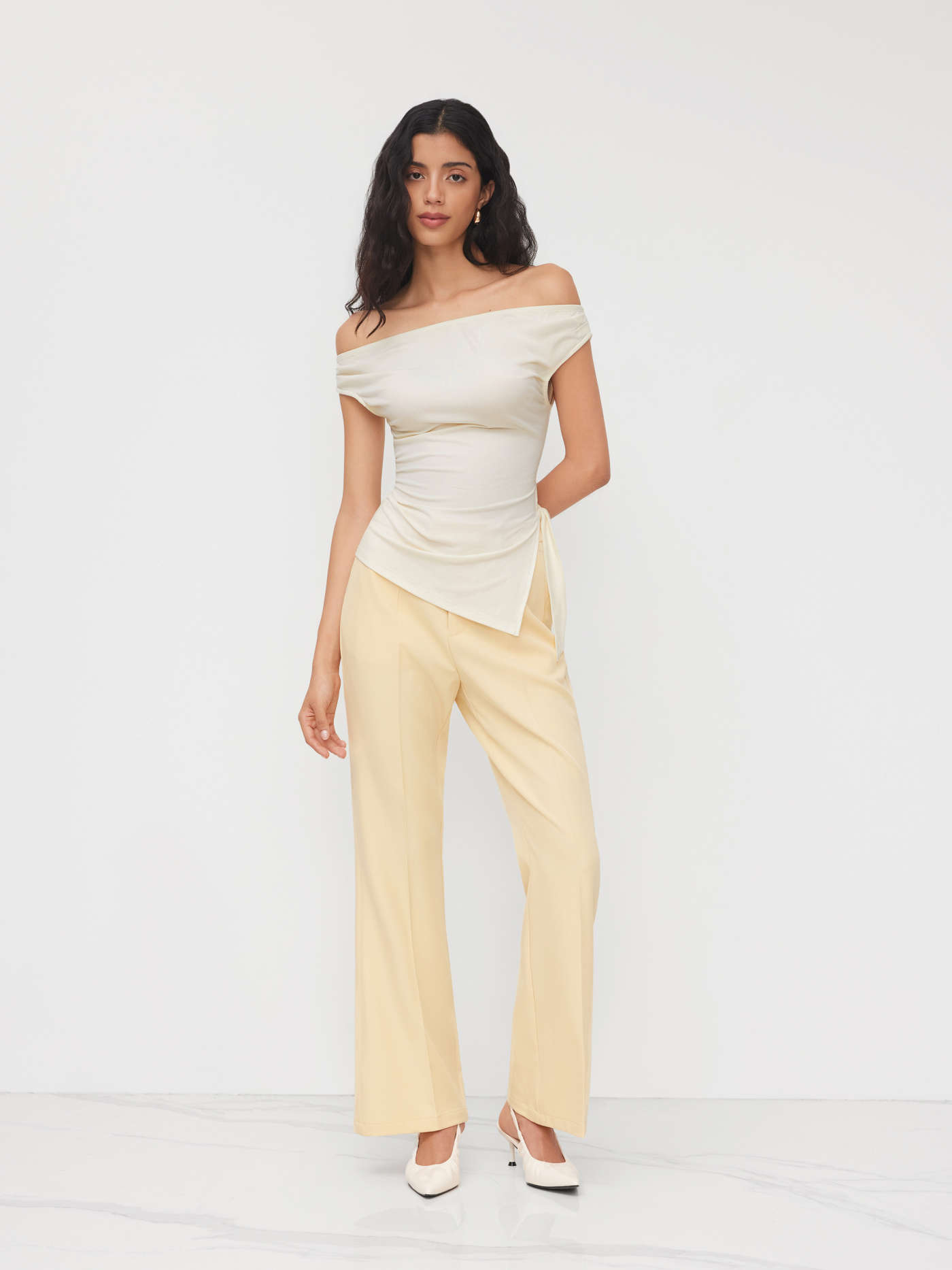 Off-shoulder Ruched Knotted Asymmetrical Hem Top