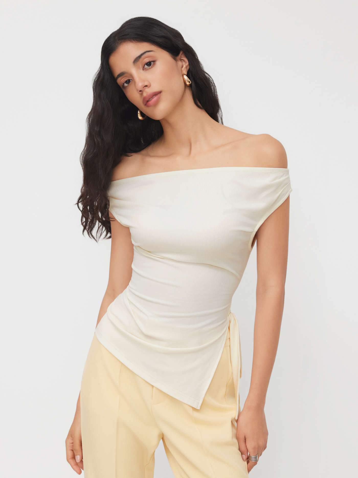 Off-shoulder Ruched Knotted Asymmetrical Hem Top