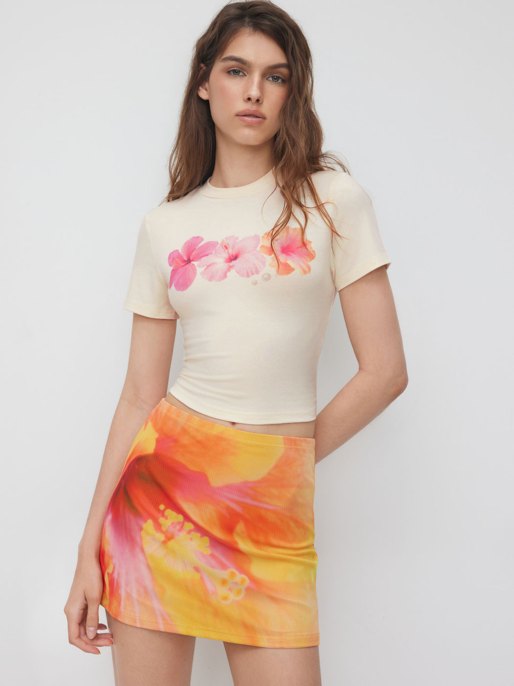 Round Neckline Floral Graphic Crop Tee