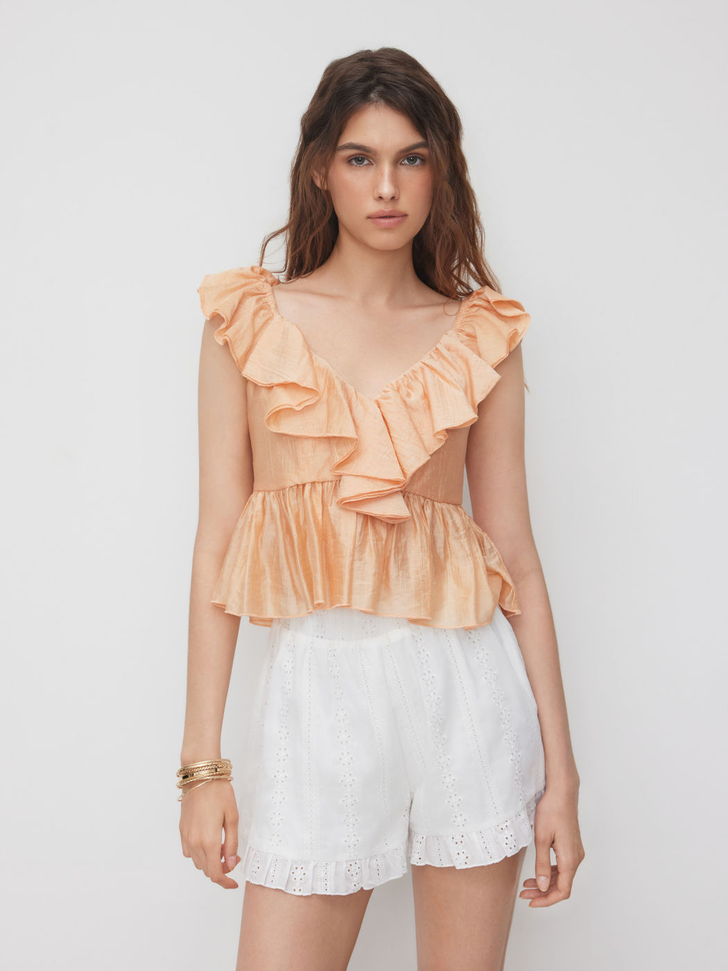 Top con scollo a V e orlo arricciato in misto seta