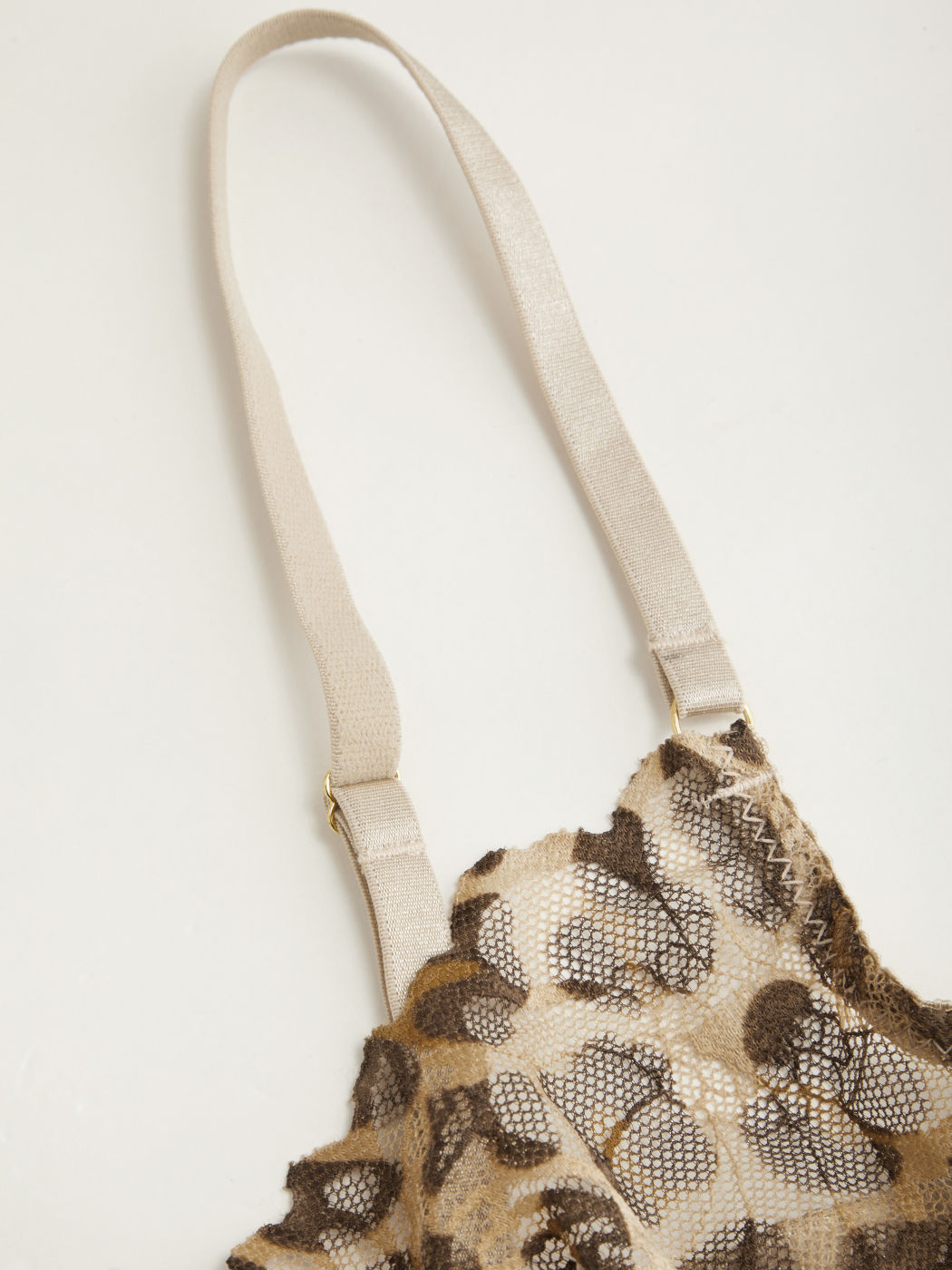 Set di lingerie leopardata in rete con scollo a V e slip