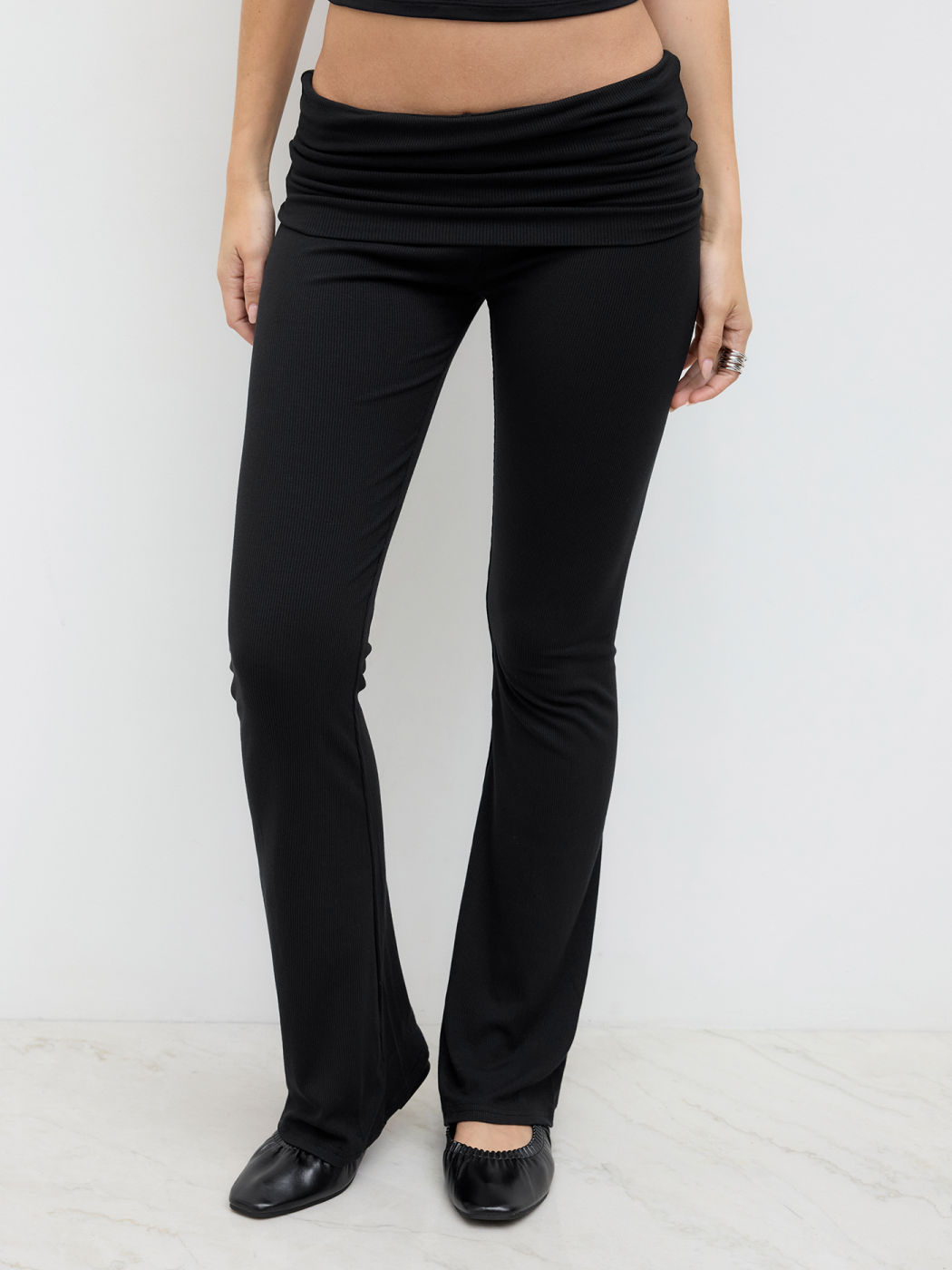 Pantaloni da yoga svasati con risvolto