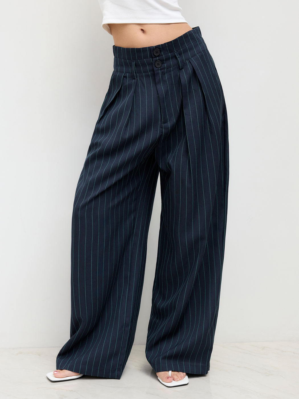 Hosen mit doppelter Bundleiste und Pinstripes