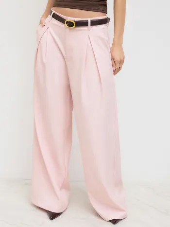 Mittelhohe, gerade, plissierte Hose