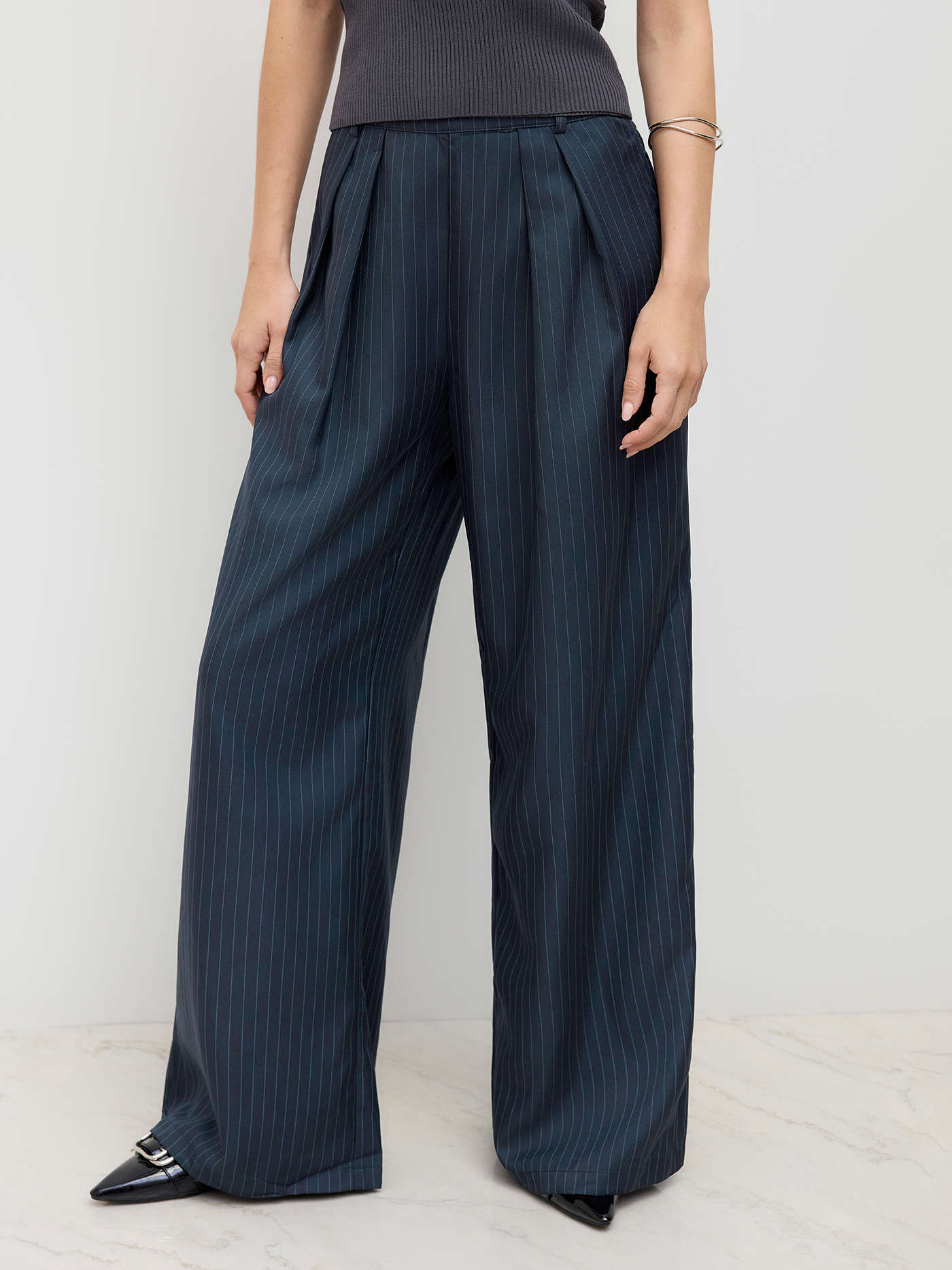 Solid Texture Pleated Wide Leg Trousers