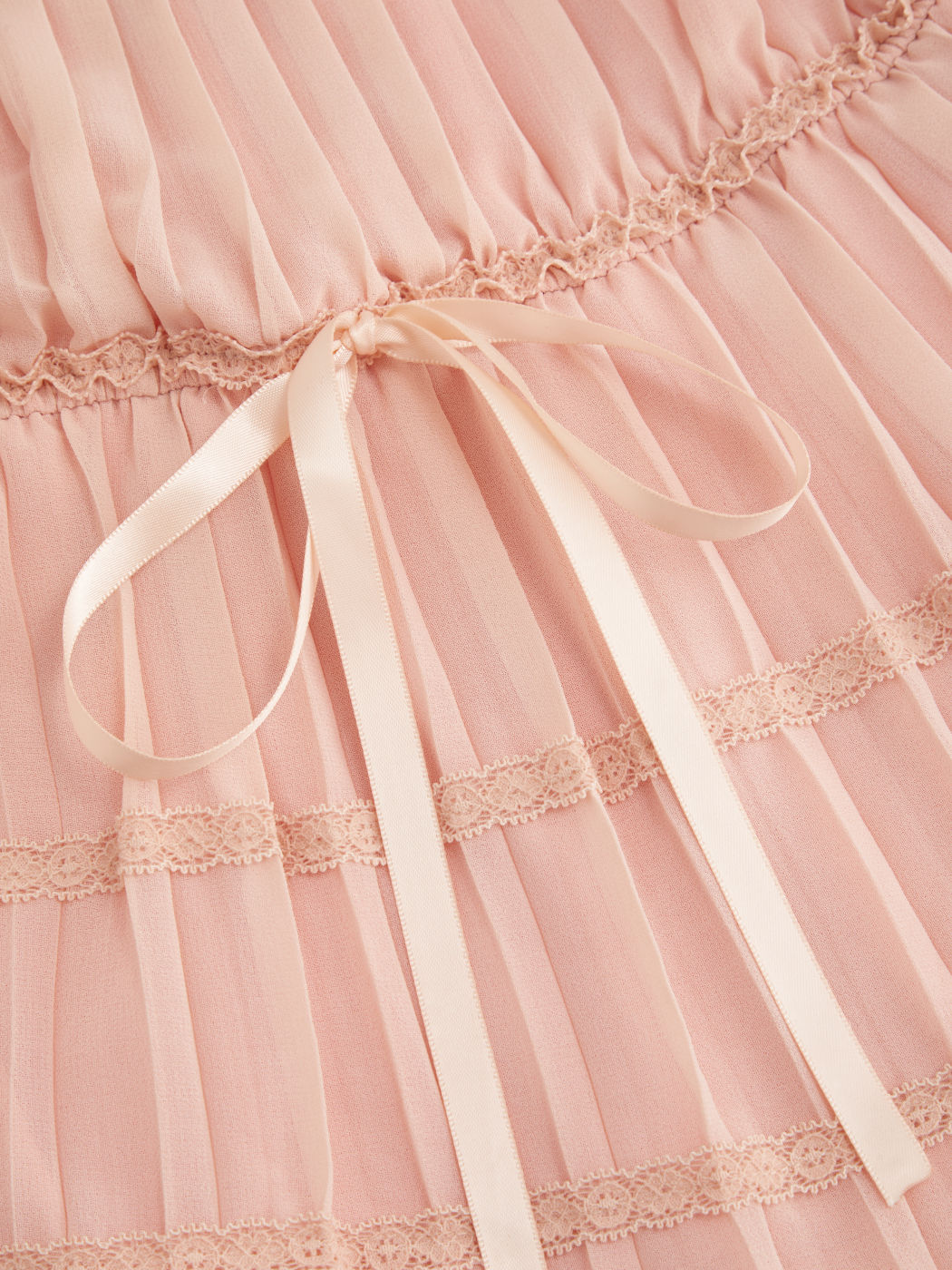 Top a fascia con nodo in pizzo e dettaglio a pieghe in rete