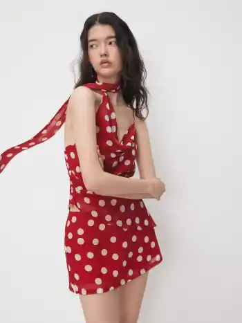 Kragenhalter Bluse mit Polkadots und Strumpf & Mini-Skirt Set