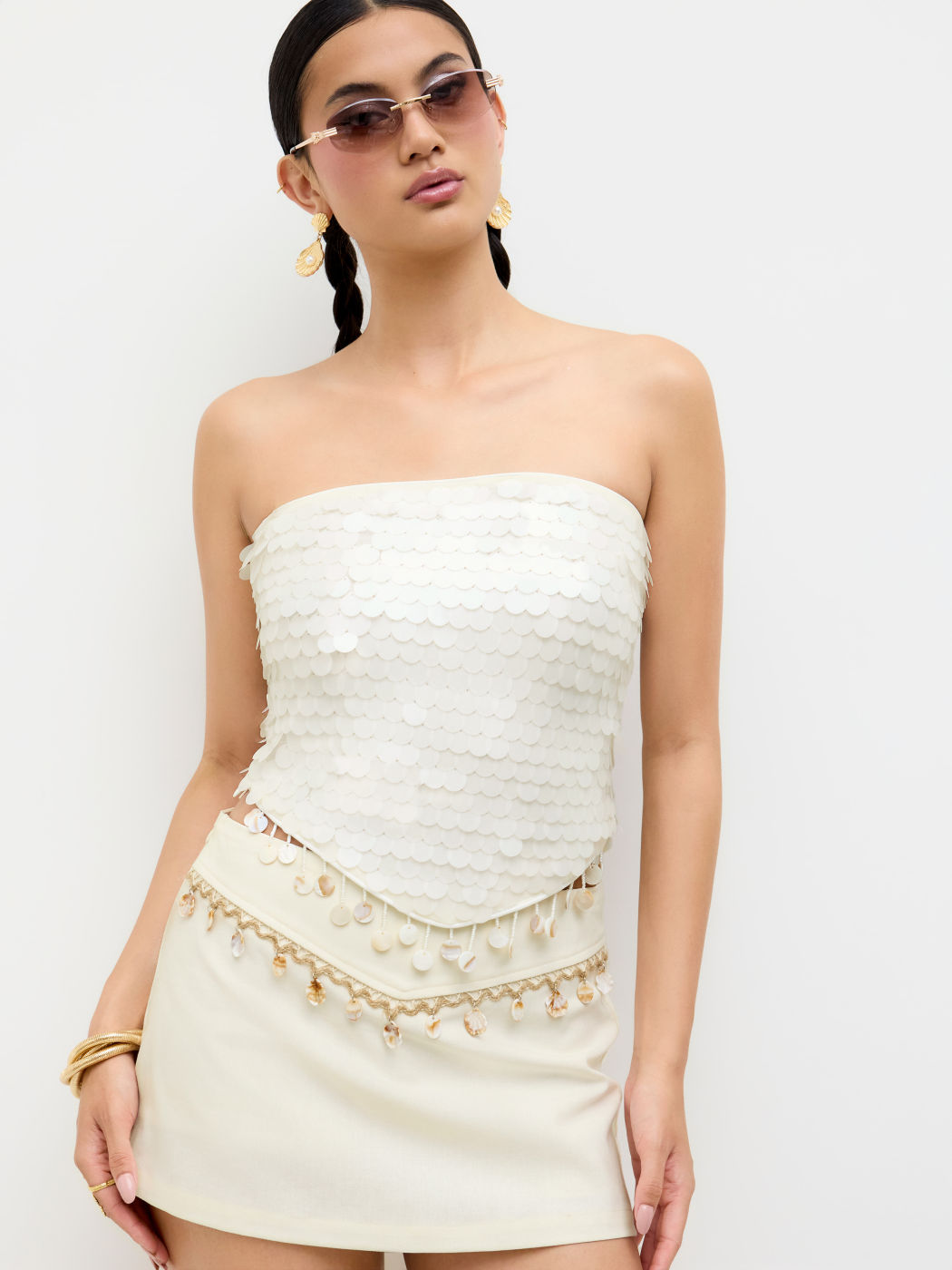 Top bandeau con paillettes, lacci e nappine