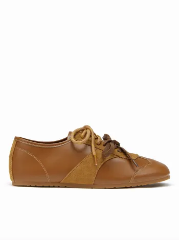 Doppelspaltige Suesse- und Kunstledersneaker
