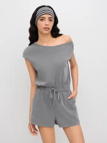 Romper mit asymmetischem Hals und Zugverschluss