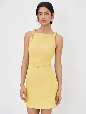Mini-Kleid mit Bootshals und Knickungen