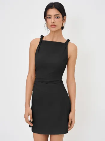 Mini-Kleid mit Bootshals und Knickungen