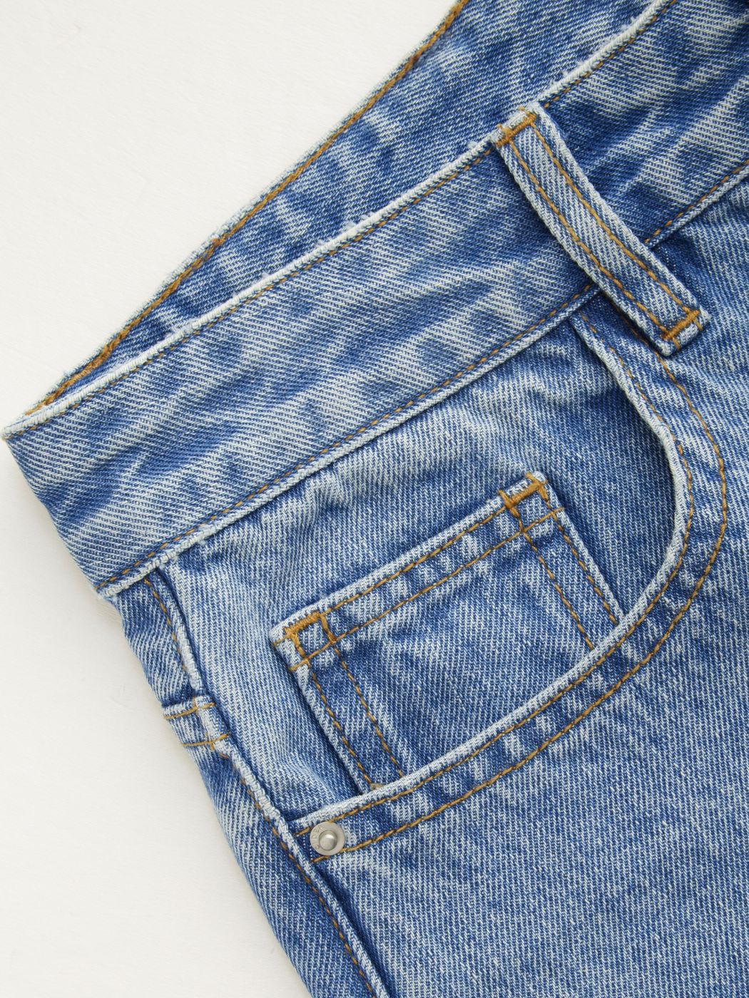 Cider Jeans Capri-Jorts mit niedriger Taille und rohem Saum