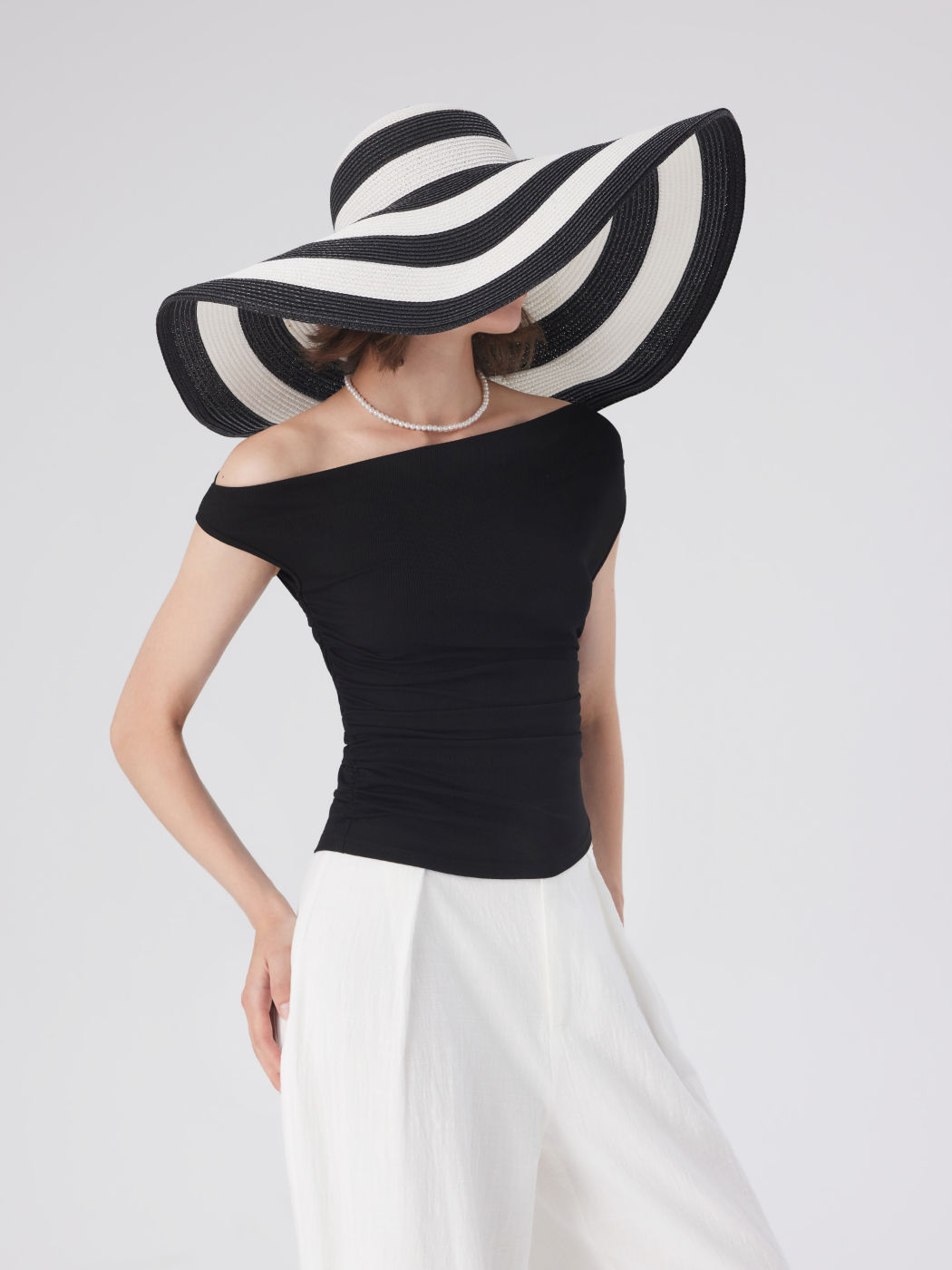 TWO-TONE STRIPED WIDE BRIMMED STRAW HAT