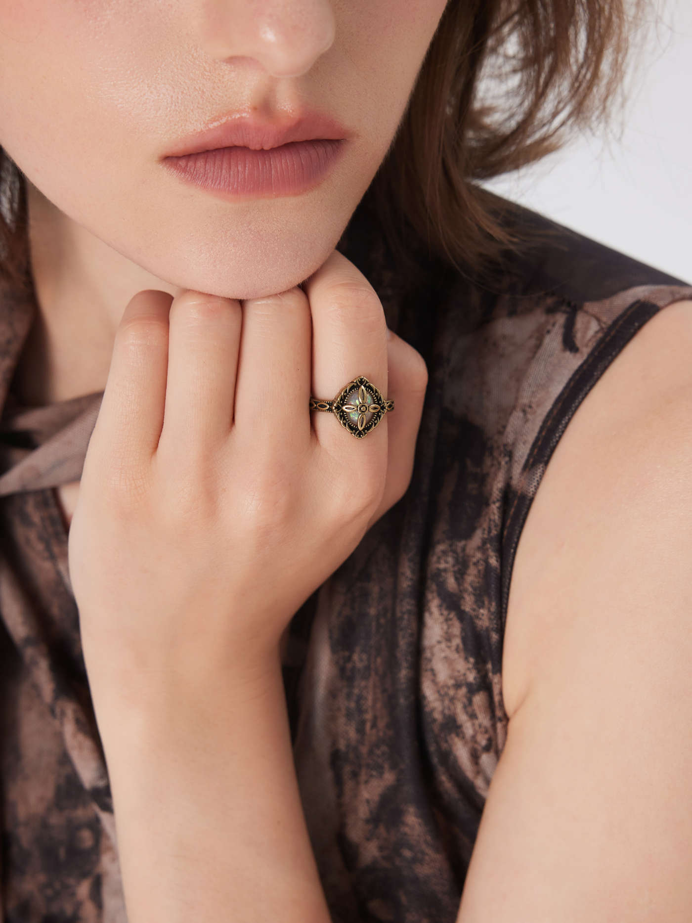 ENGRAVED & GEMSTONE OPEN RING