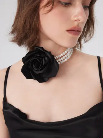 Blumen- und Faux-Perlen-geschichtetes Choker-Halsband