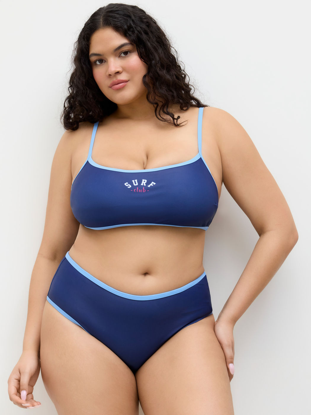 Set Bikini con Braccialetto Coprente Curvy & Plus con Scollo a U Surf Club e Bordi a Contrasto
