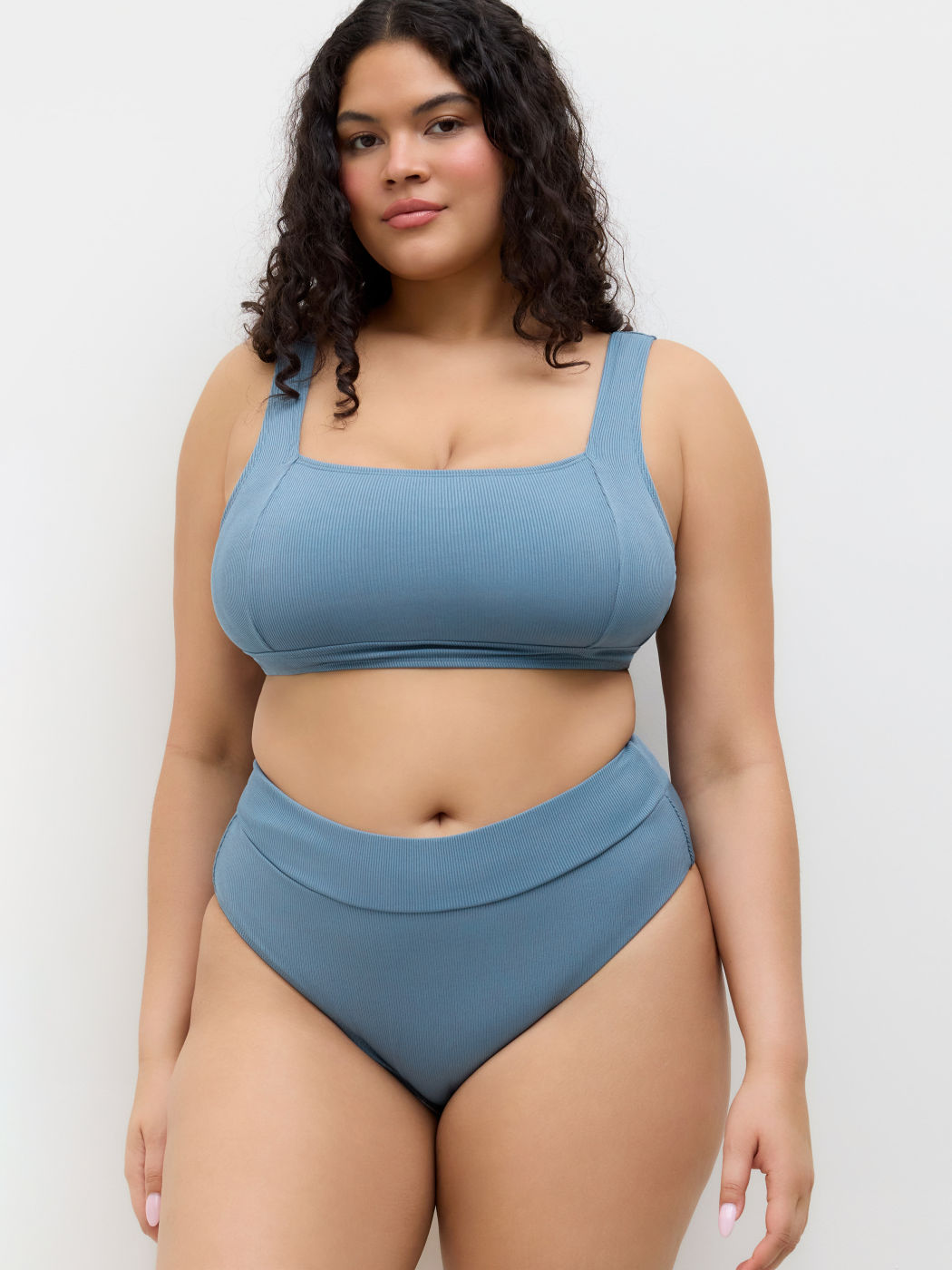 Geripptes Bikini-Set mit quadratischem Halsrand und knödeligem Armband - Kurve & Plus