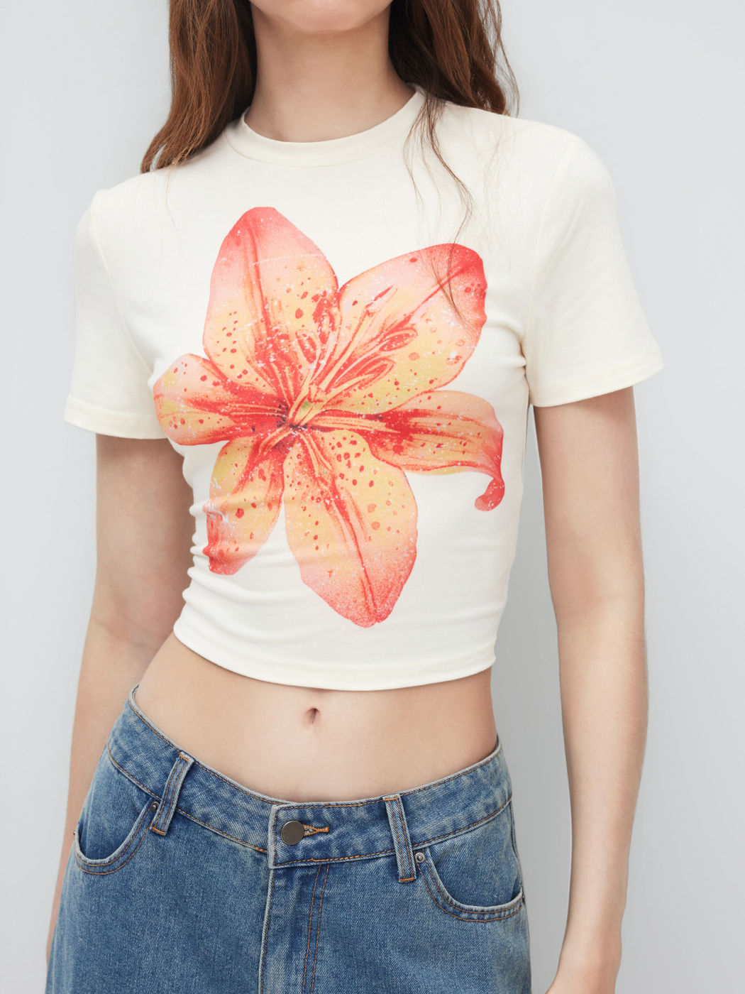 Round Neckline Floral Graphic Crop Tee
