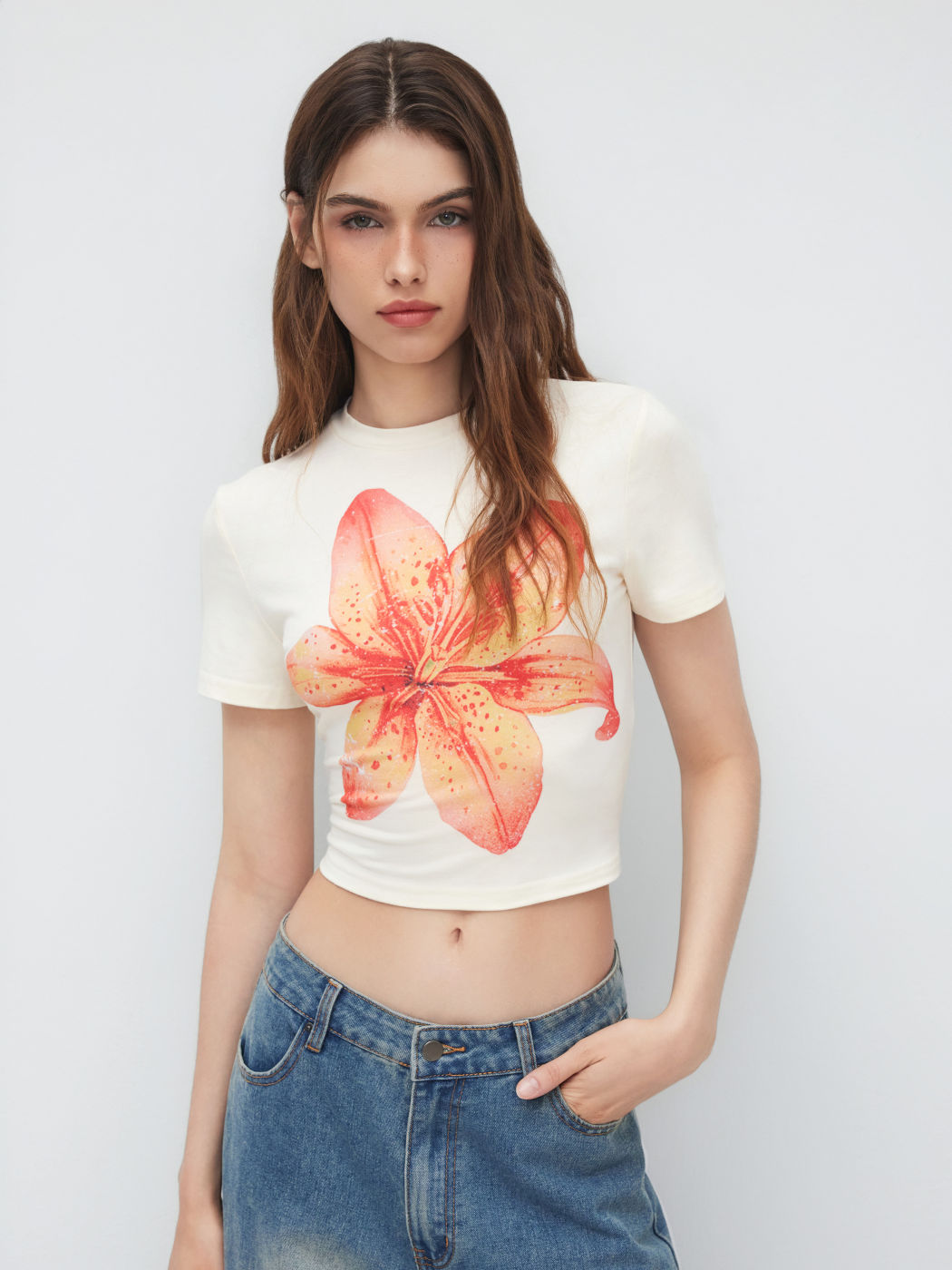 Round Neckline Floral Graphic Crop Tee