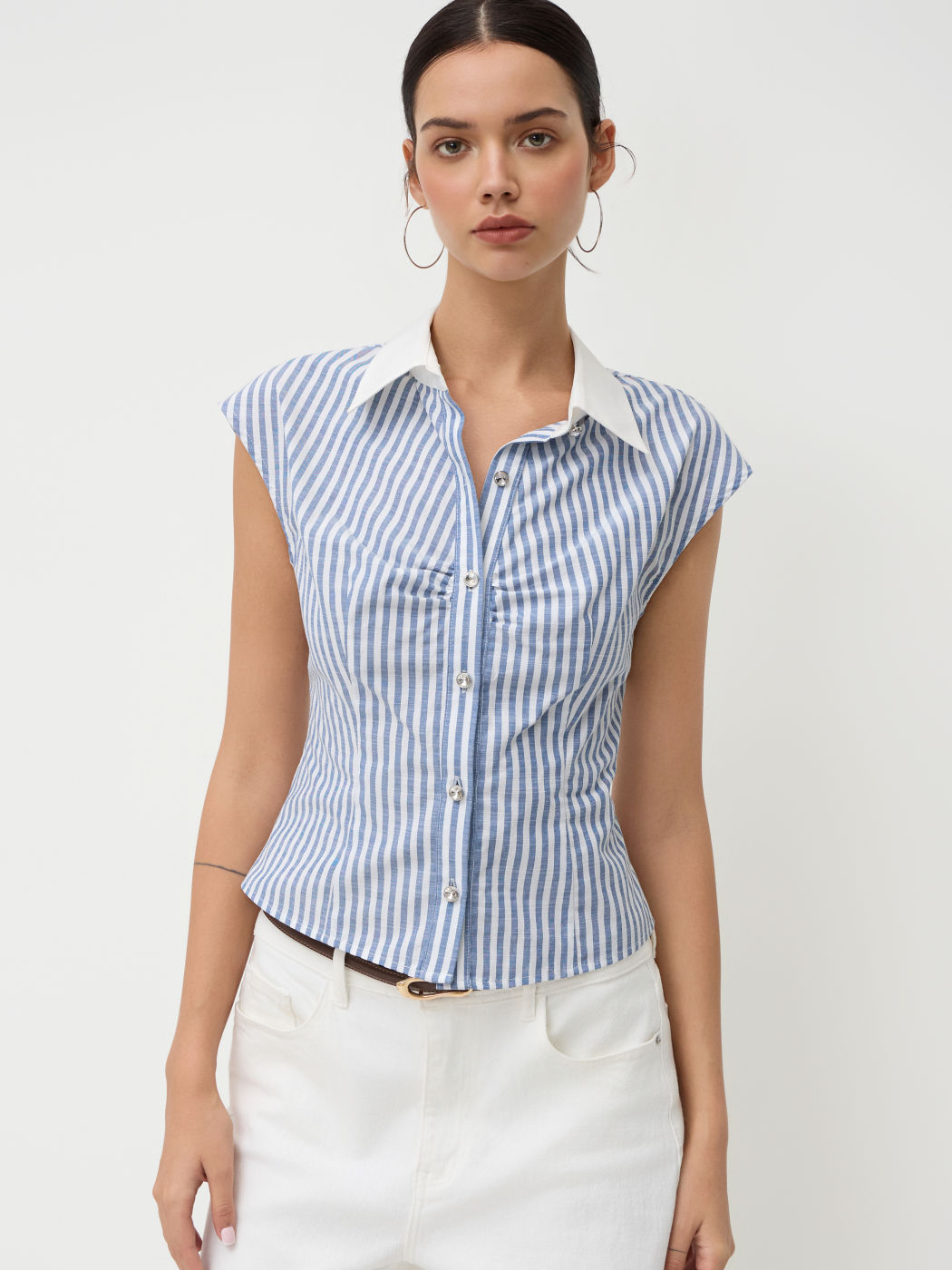Camicia a righe con colletto in misto cotone, abbottonata e arricciata