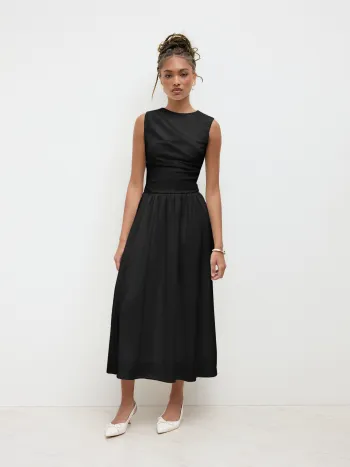 Maxikleid mit Rundhalsausschnitt und Aufsätzen
