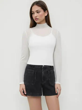 Top a collo alto con maniche lunghe trasparenti e top cami