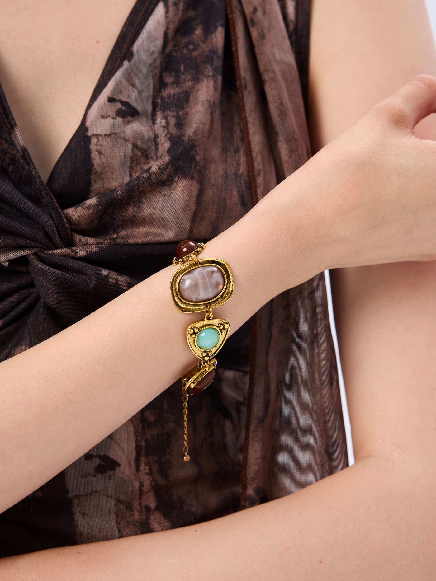 GEOMETRIC GEMSTONE CHAIN BRACELET