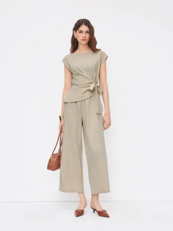 Bootsneck-Streifen-Rusche-Knoten-Overalls mit geraden Beinen