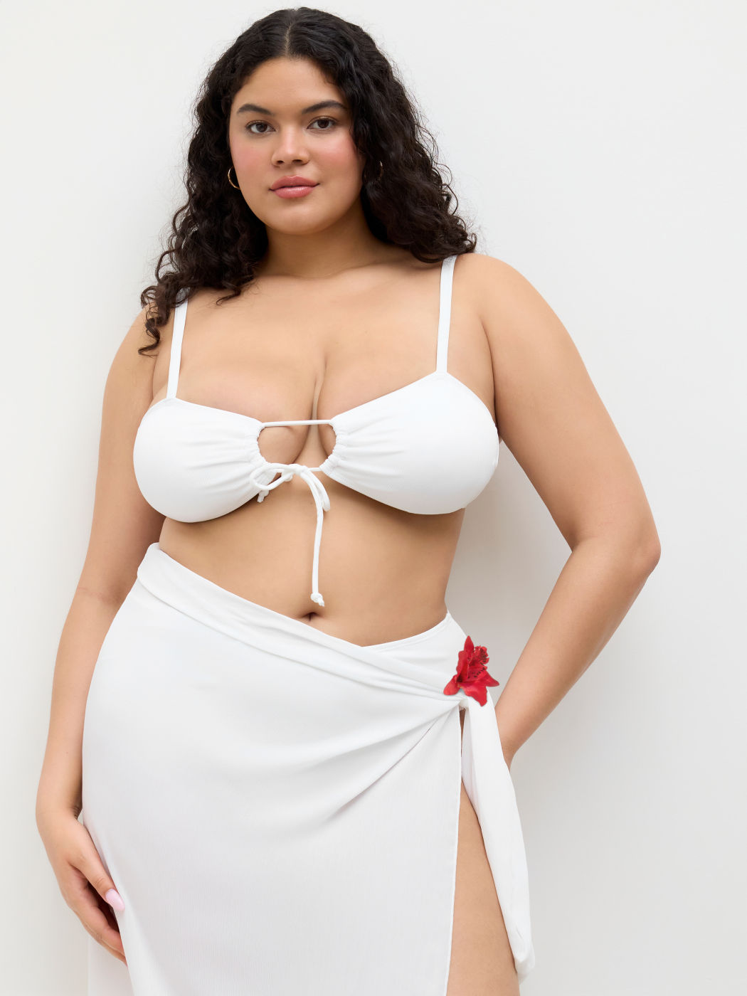 Set Bikini con Top a Cuore e Nodo e Copricostume con Dettaglio Floreale Taglie Comode e Curve