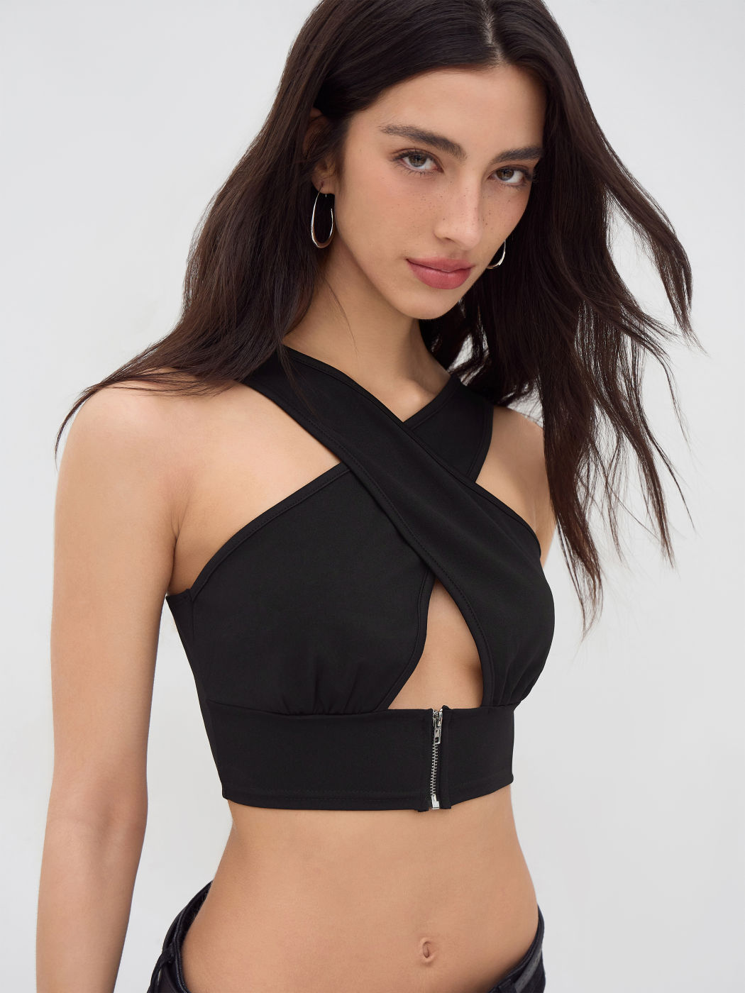 Canotta incrociata tagliata