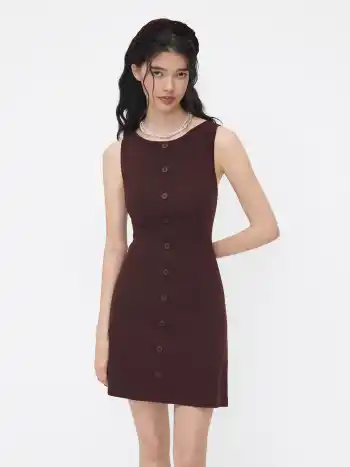 Strickkleid mit Bootshals und Knopfleiste