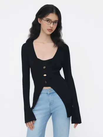 Strickjacke mit V-Ausschnitt, Knöpfen und Metall-Details