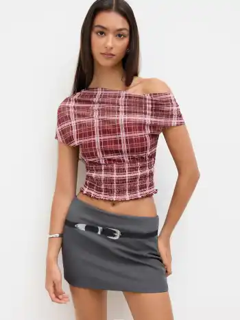 Tief sitzende Gürtel-Grafik-Miniskirt