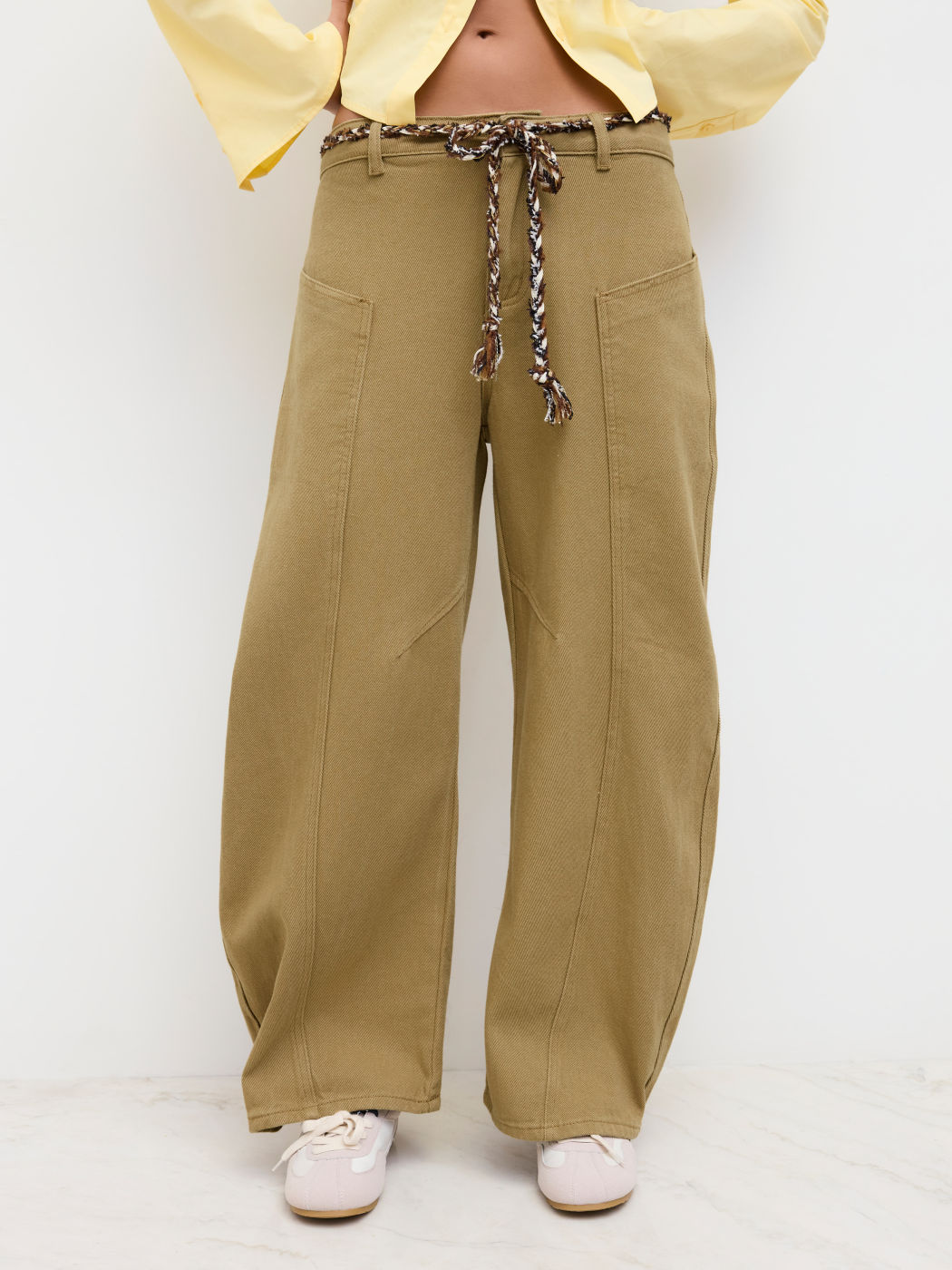 Cider Denim Mittelhohe Barrelbein Jeans Mit Gürtel