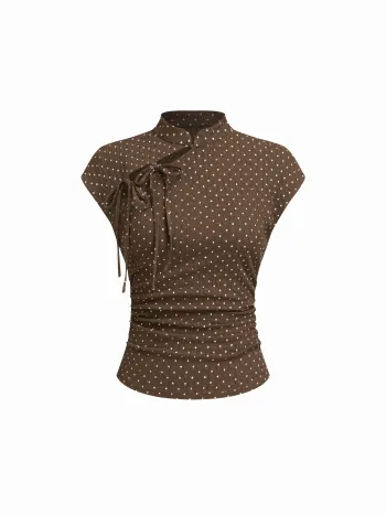 Knittriger Kurzarmtop mit Mandarin-Kragen und Polkadots