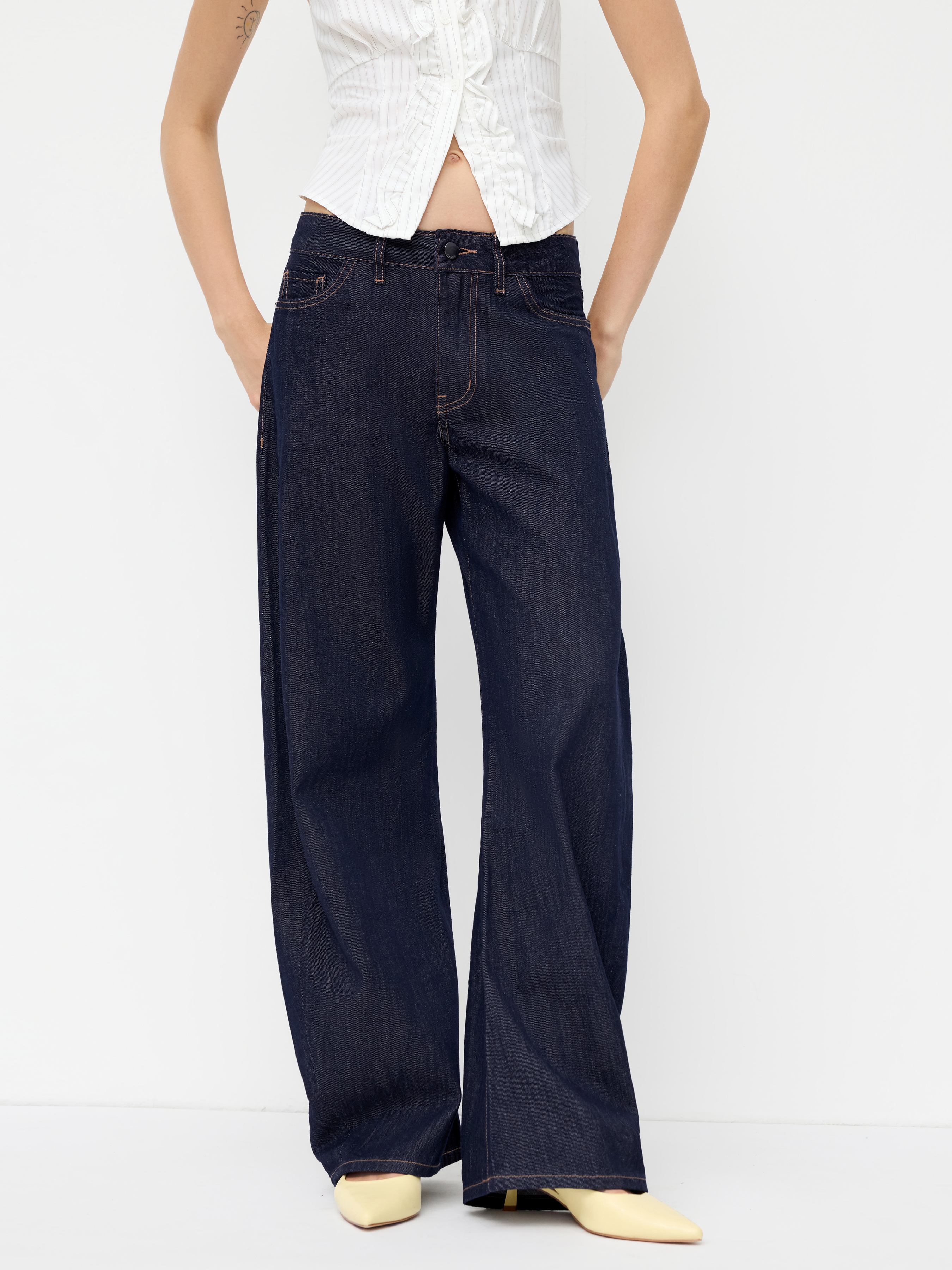 Denim Low Rise Solid Pocket Barrel-leg Jeans