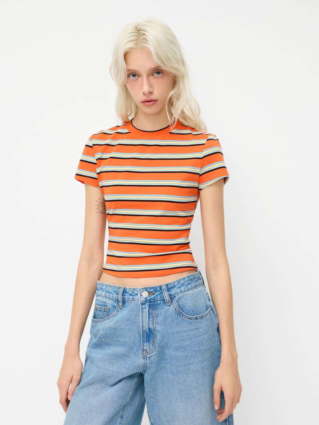 T-shirt a maniche corte a righe con scollo rotondo in misto cotone